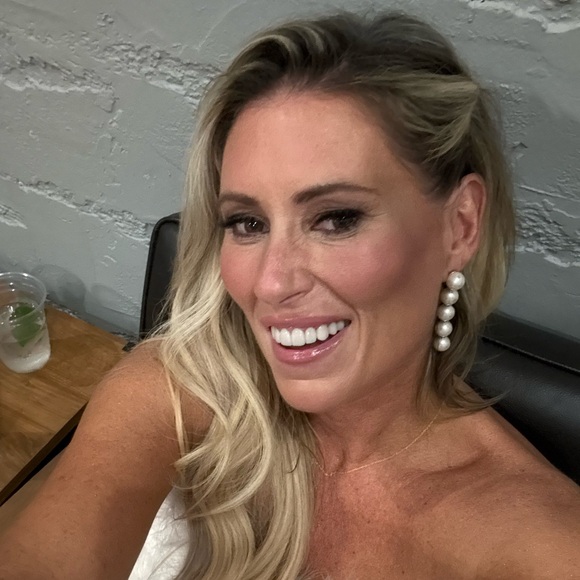 Meet your Posher, Natalie - Picture 2 of 2